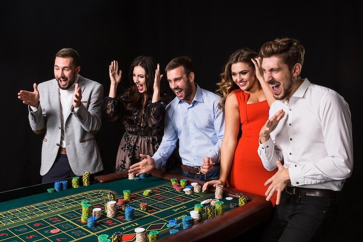 Platform gholdengo menampilkan berbagai kategori permainan slot, live casino, dan sportsbook